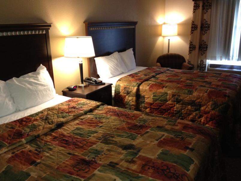 Baymont Inn & Suites By Wyndham San Marcos Room photo